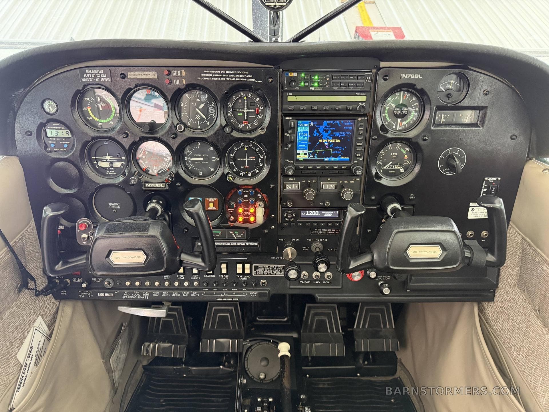 1977 CESSNA 185F AMPHIBIAN photo 2