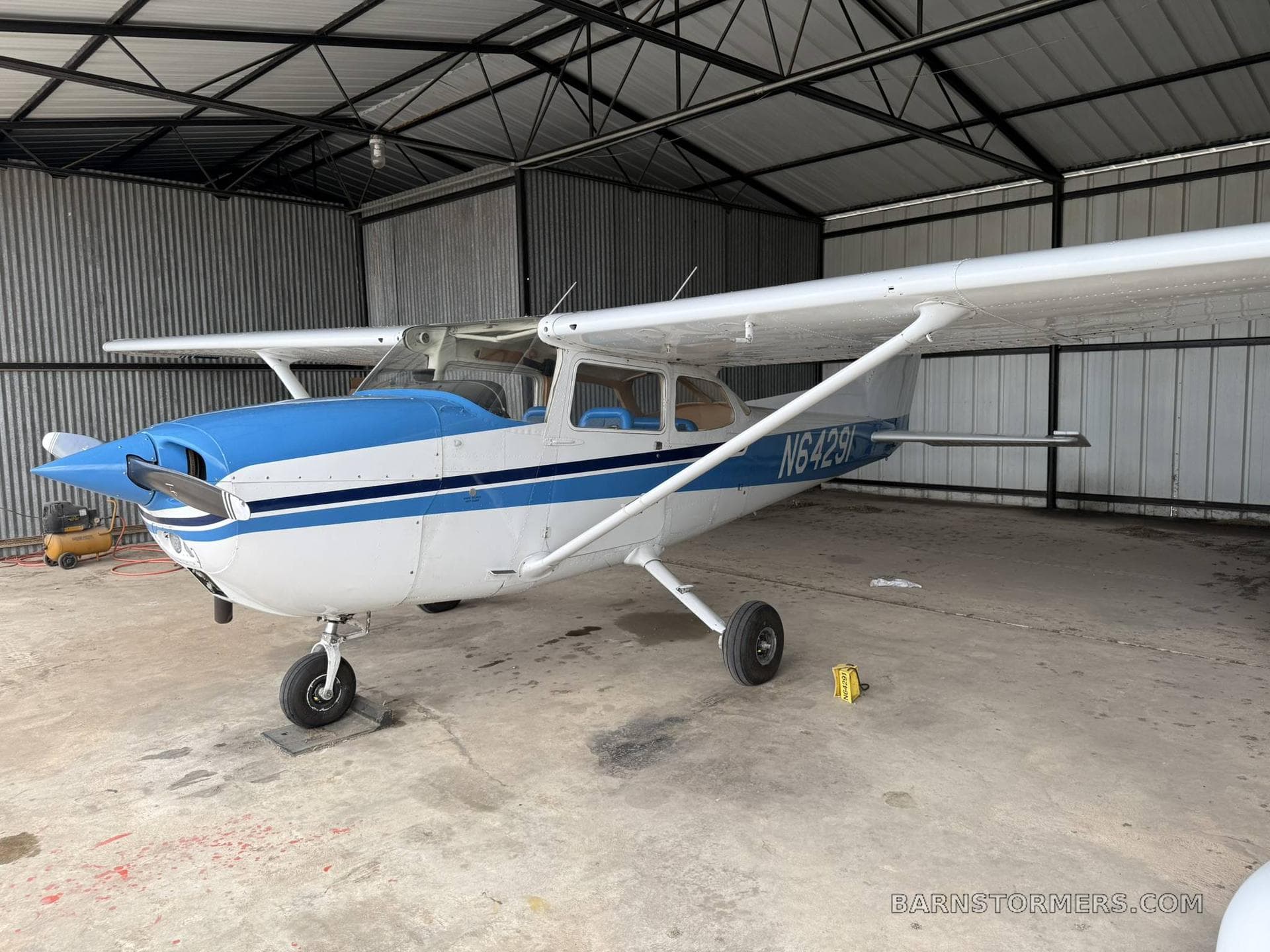 1975 CESSNA 172M SKYHAWK photo 2