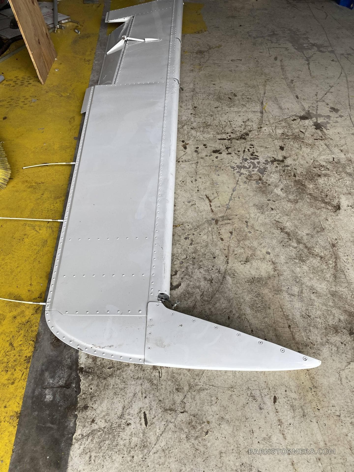 BEECHCRAFT BARON 58P ELEVATOR photo 2