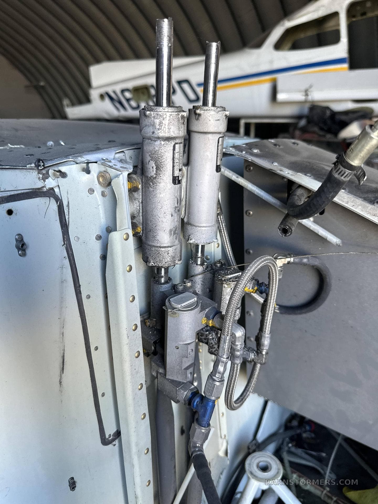 ROBINSON R44 HYDRAULIC SYSTEM photo 4