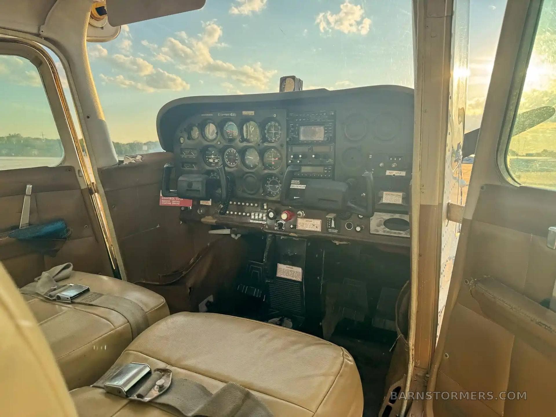 CESSNA 172N SKYHAWK | N90FR photo 3