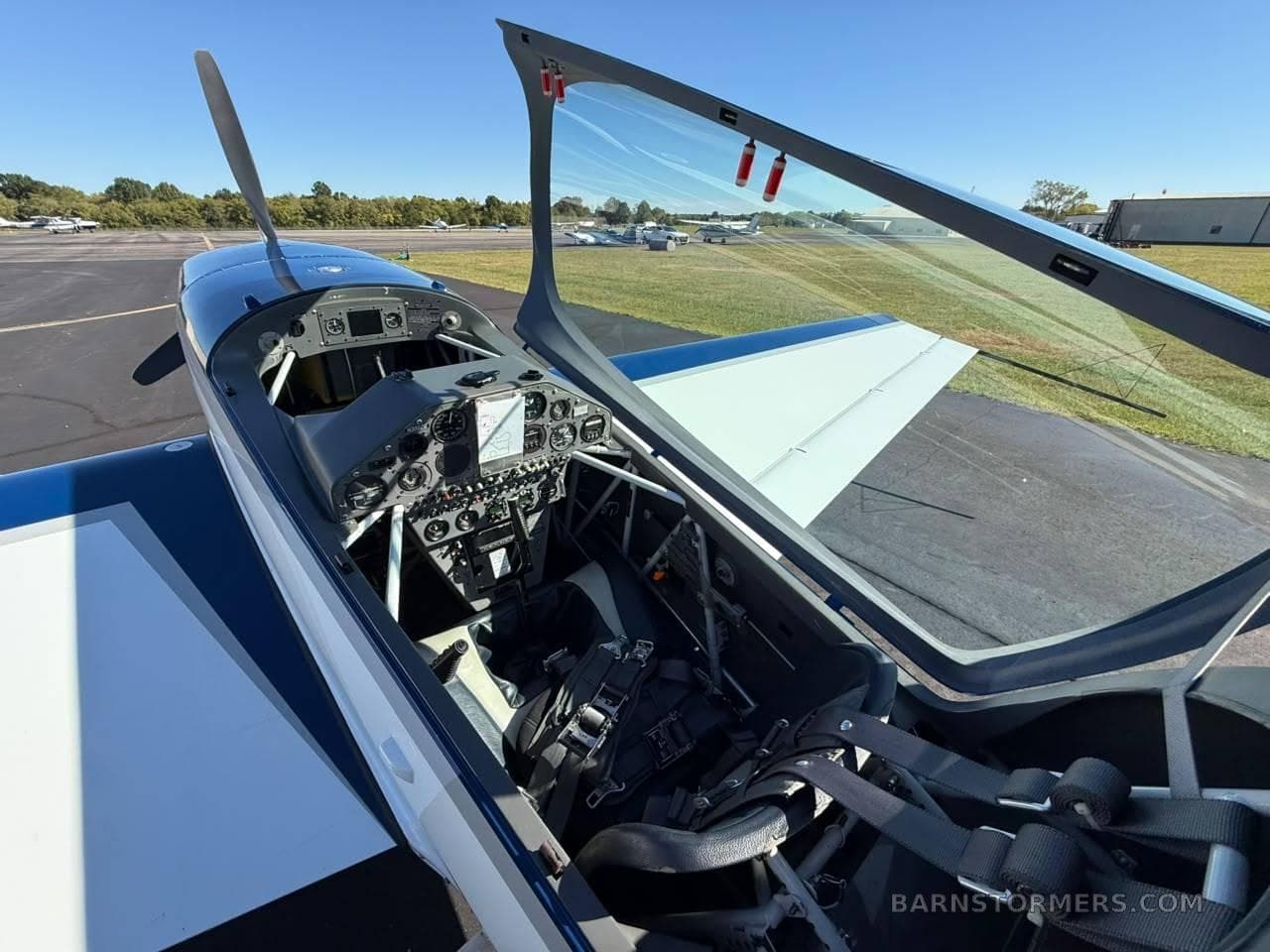 2002 EXTRA 300L photo 3