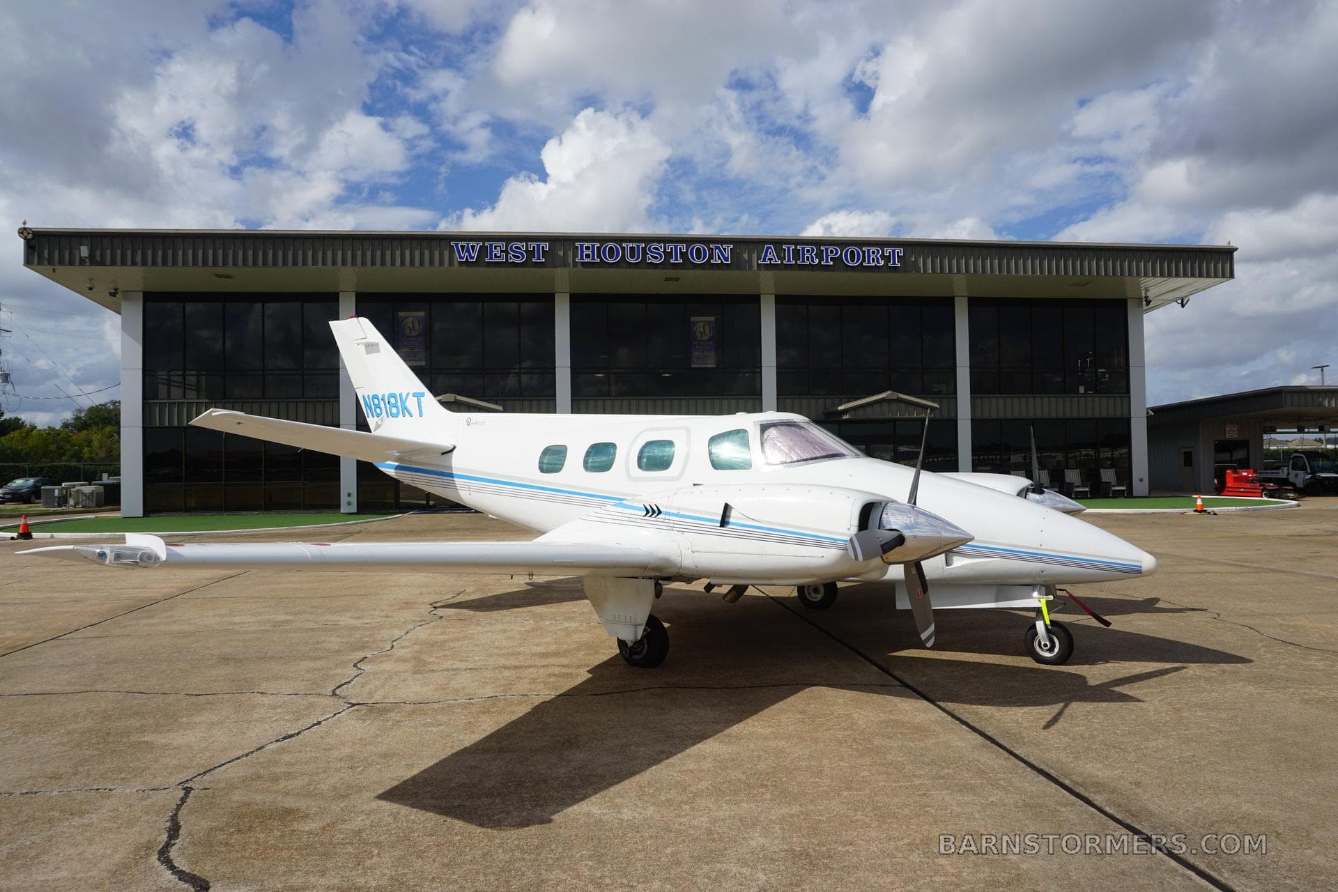 BEECH B60 DUKE photo 2