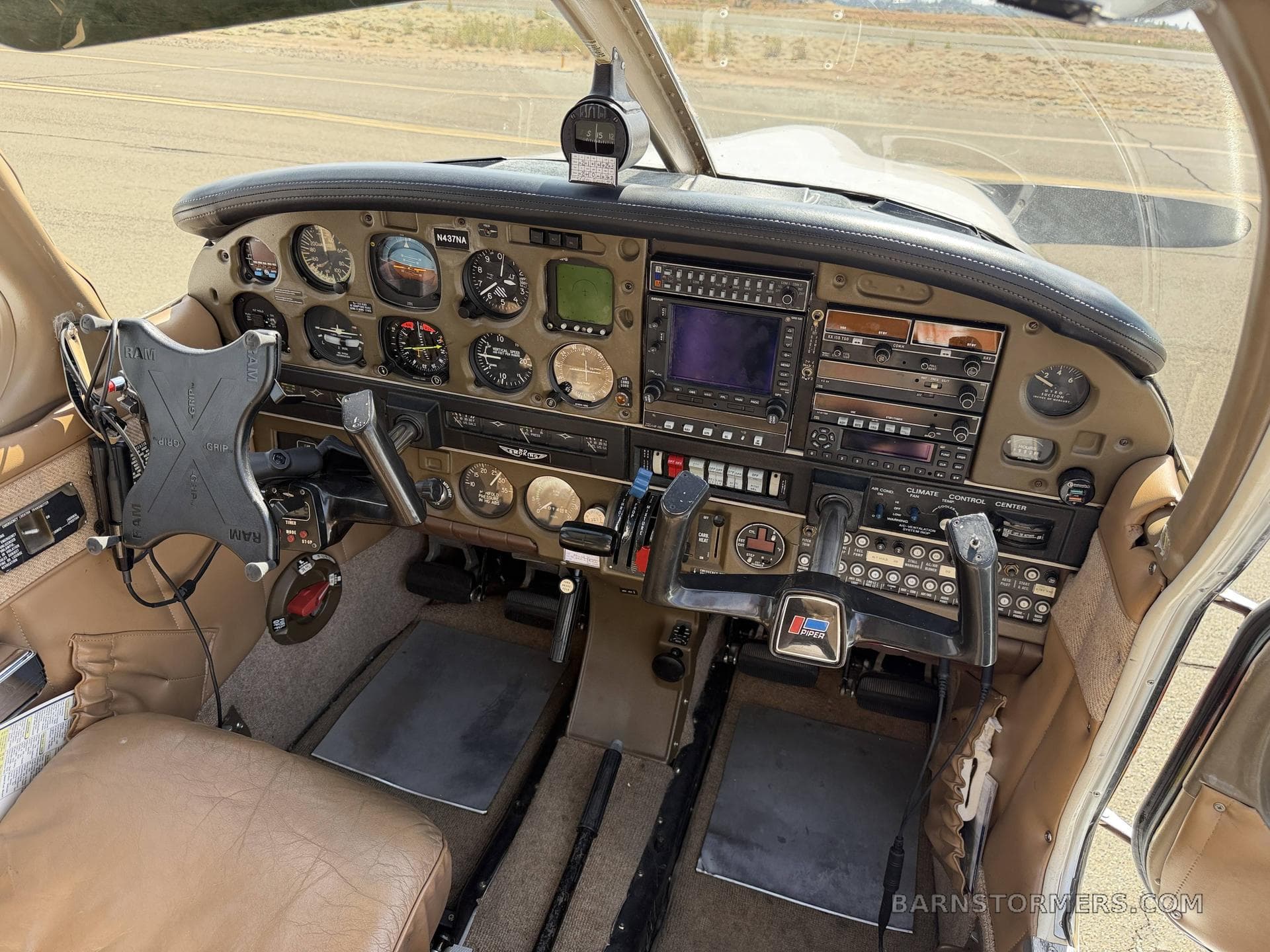 1985 PIPER DAKOTA PA-28-236 photo 2